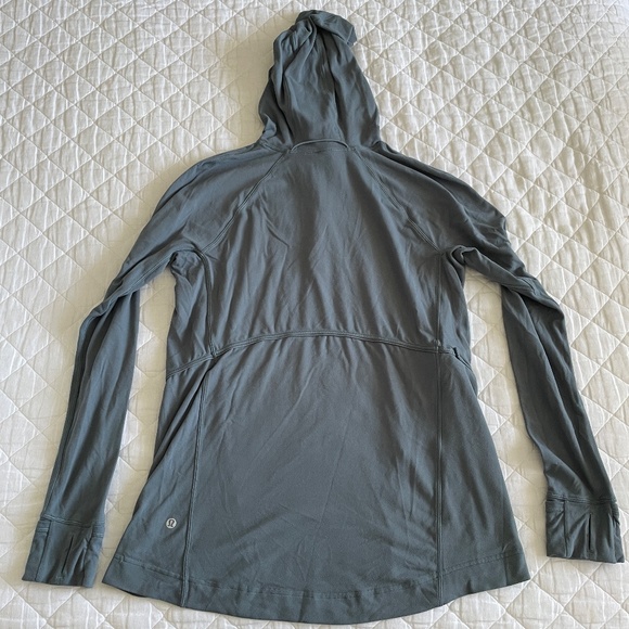 Lululemon Hooded Lightweight Longsleeve Shirt Size 8 - Picture 2 of 7